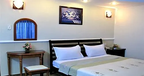 Prague Nha Trang Hotel 3*,